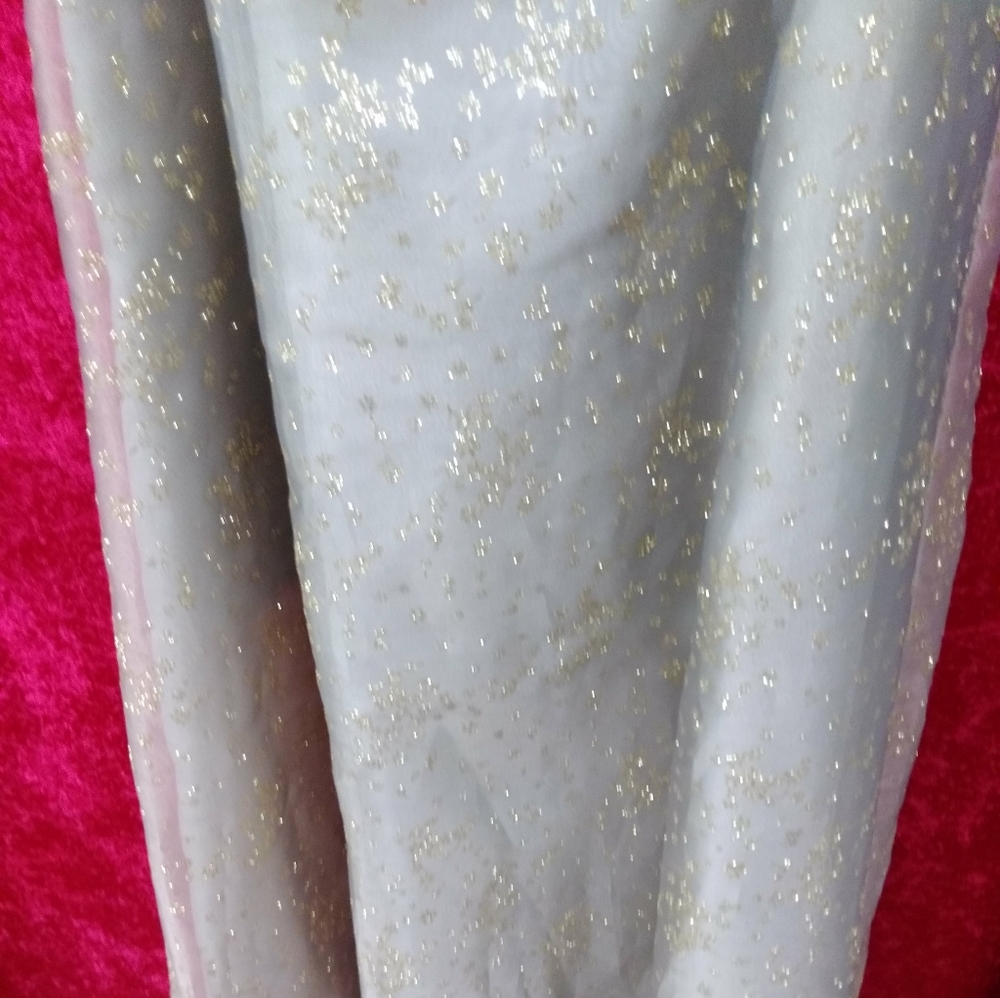 Dresses - Picture 2 of 4
